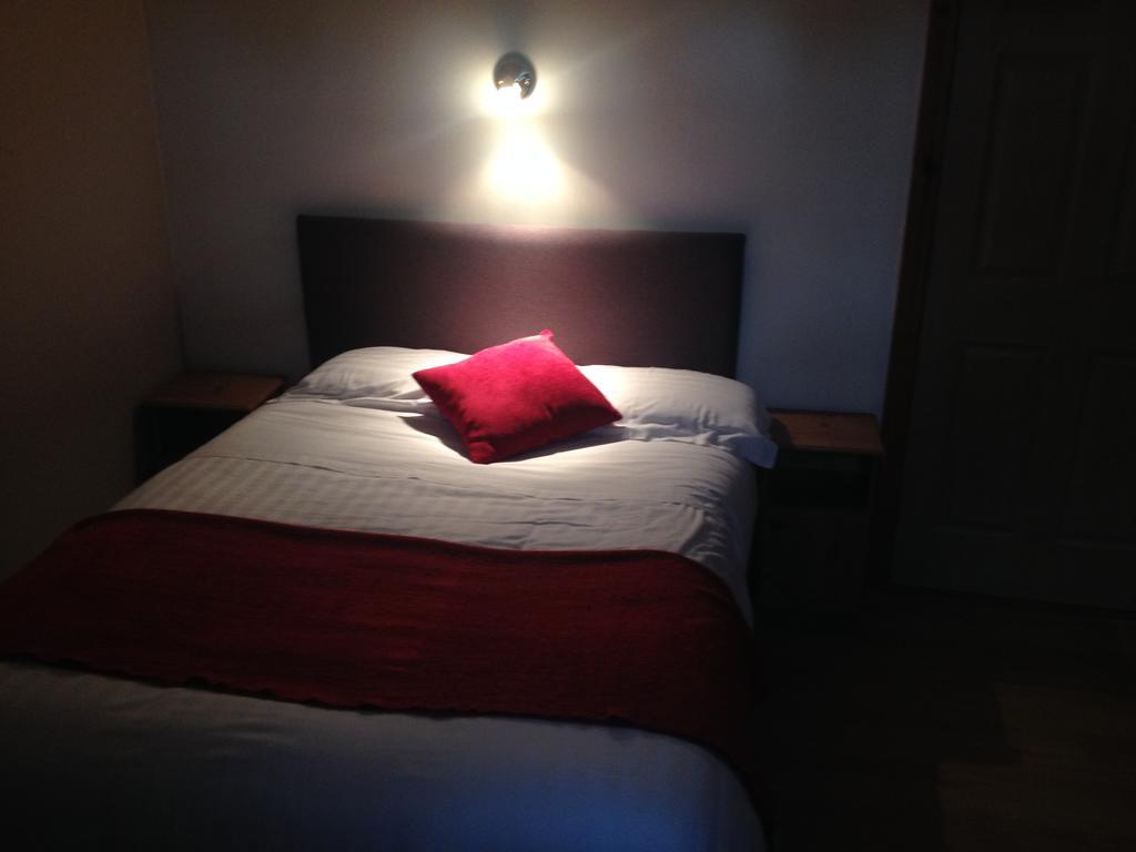 Carragh House Bed and Breakfast Castlebar Exteriör bild