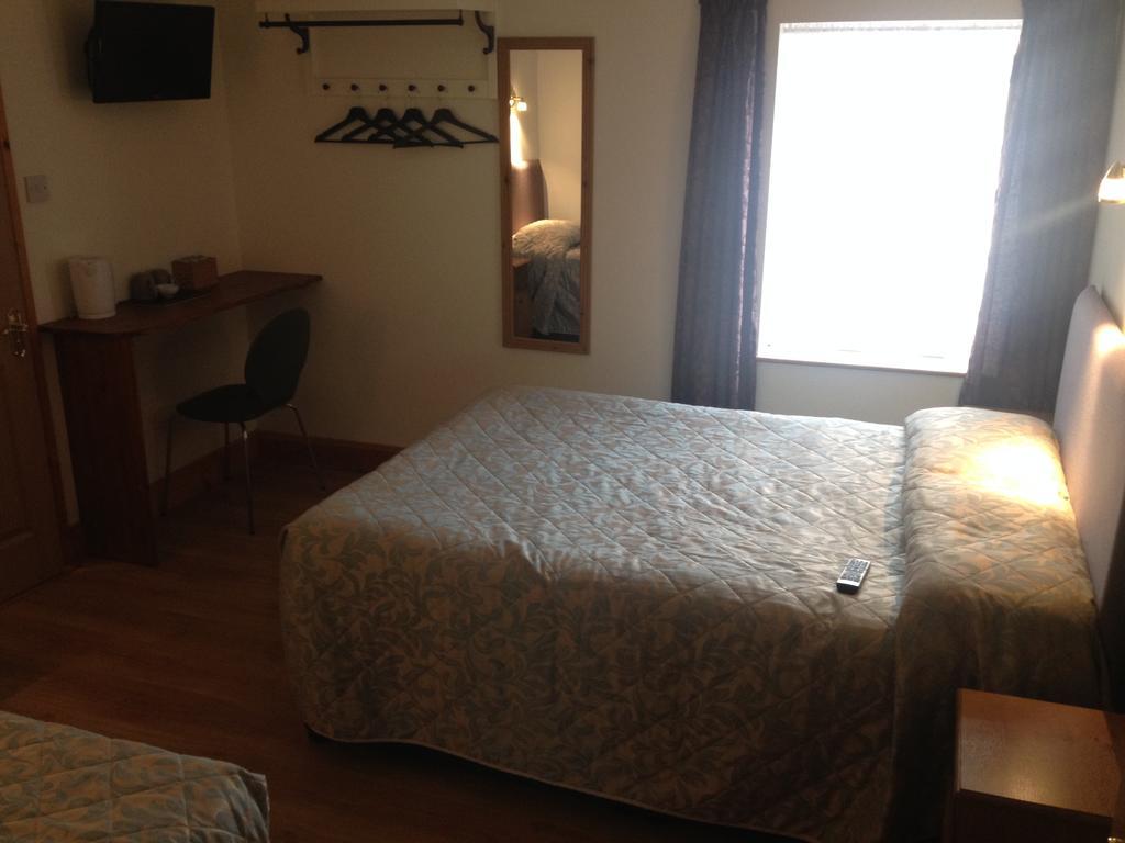 Carragh House Bed and Breakfast Castlebar Exteriör bild