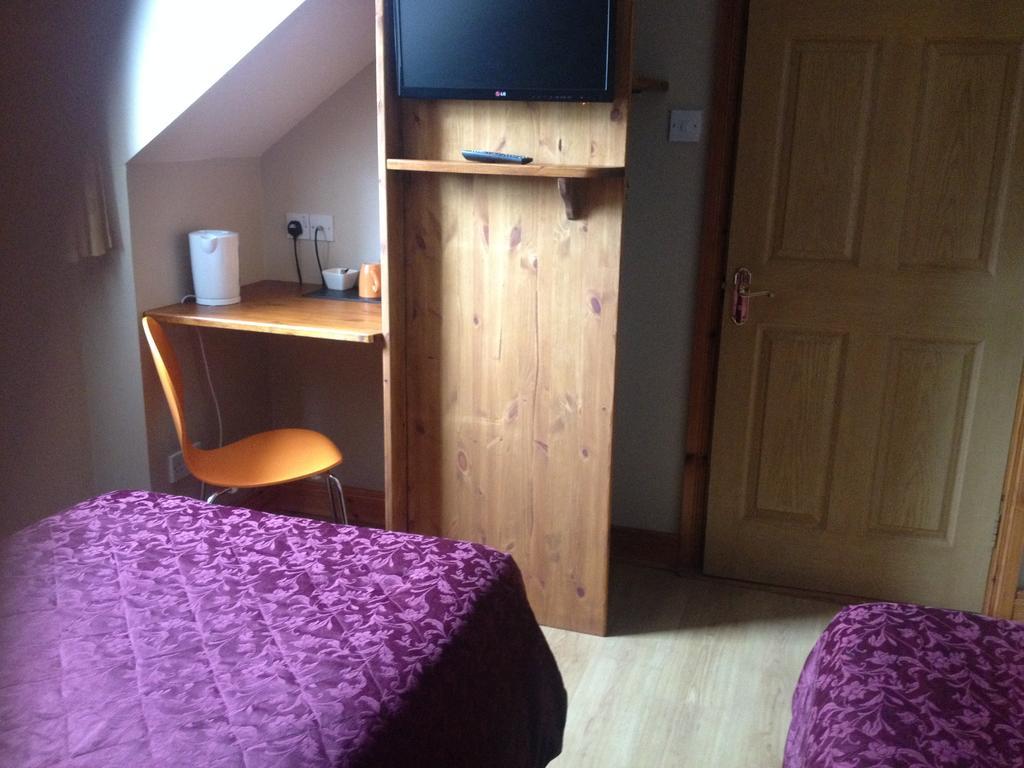 Carragh House Bed and Breakfast Castlebar Exteriör bild